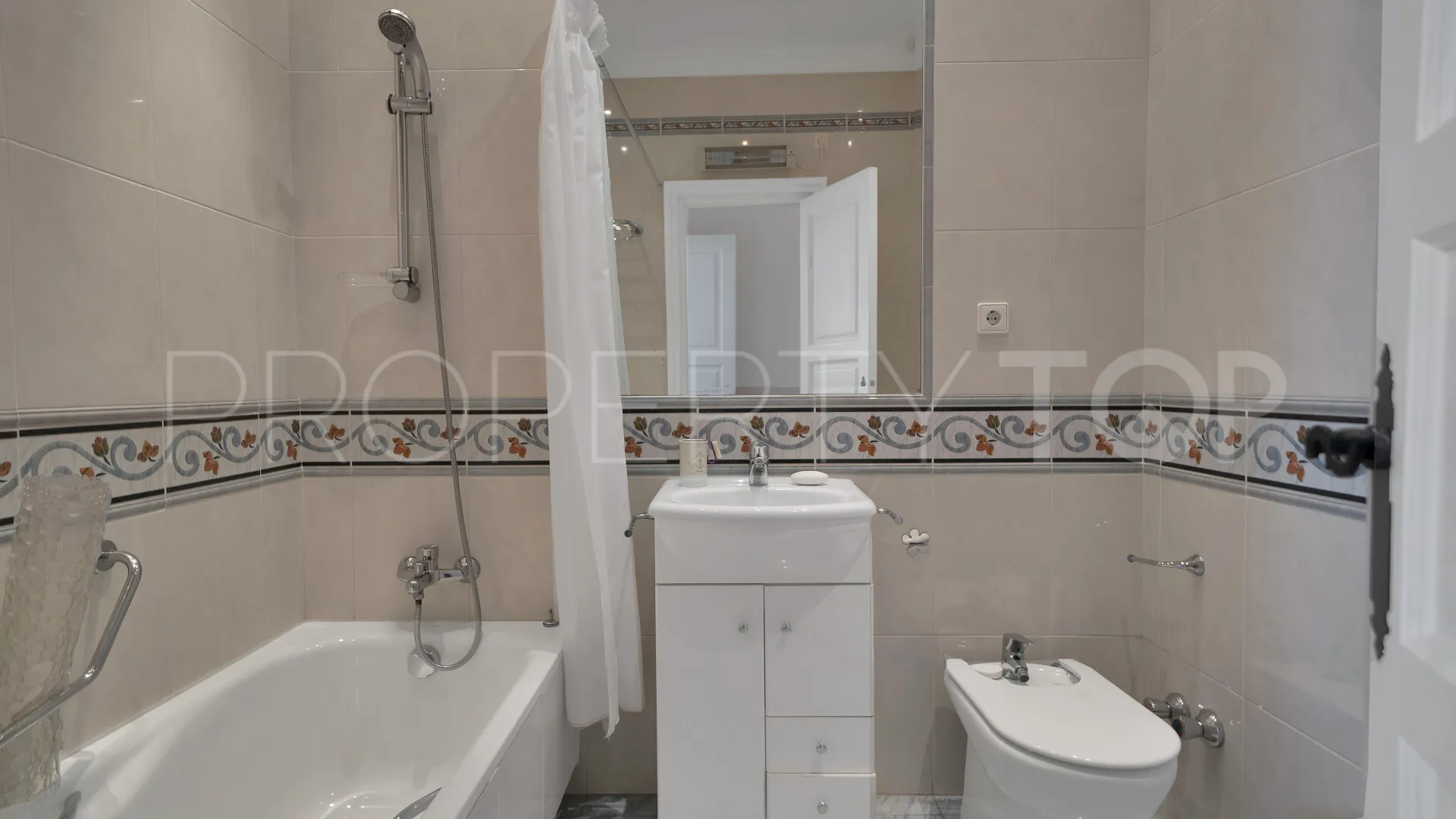 Las Brisas, villa en venta de 6 dormitorios
