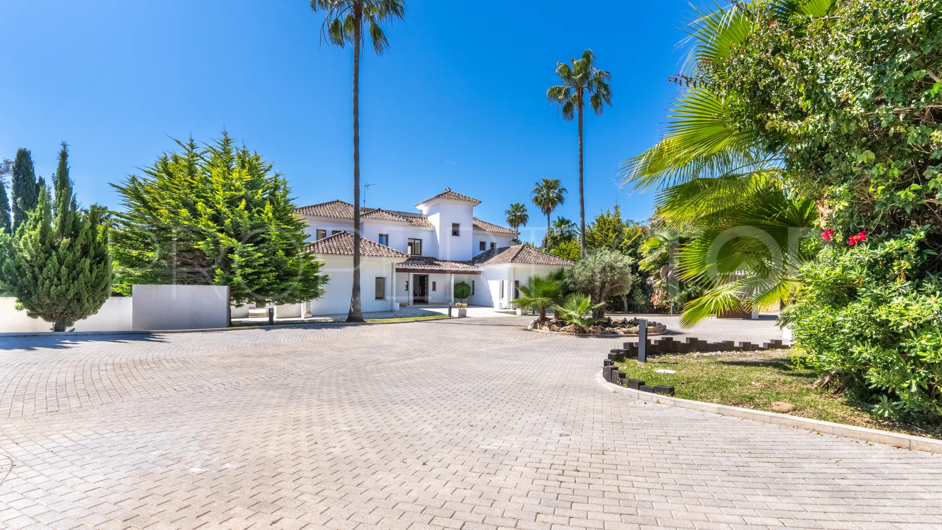 6 bedrooms villa in Guadalmina Baja for sale