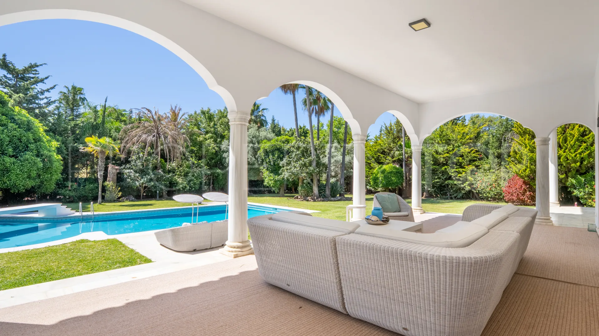 6 bedrooms villa in Guadalmina Baja for sale