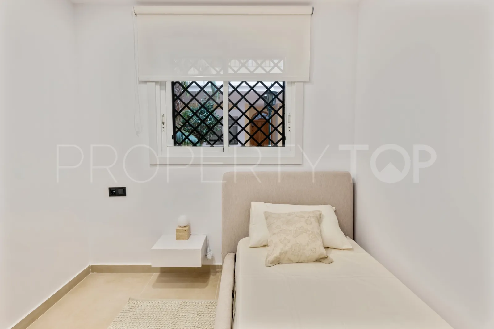 Apartamento con 3 dormitorios en venta en Nueva Andalucia