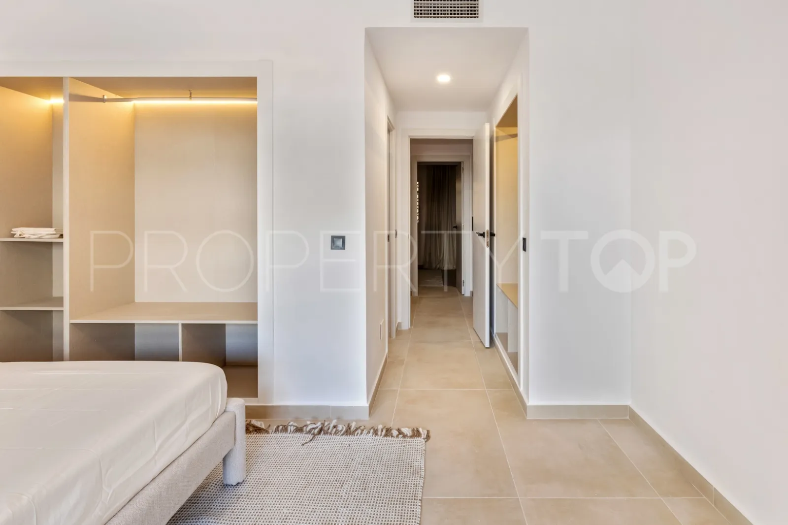 Apartamento con 3 dormitorios en venta en Nueva Andalucia