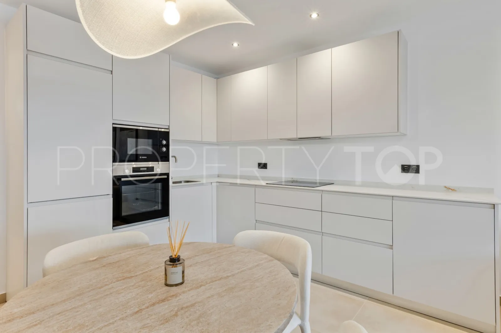 Apartamento con 3 dormitorios en venta en Nueva Andalucia