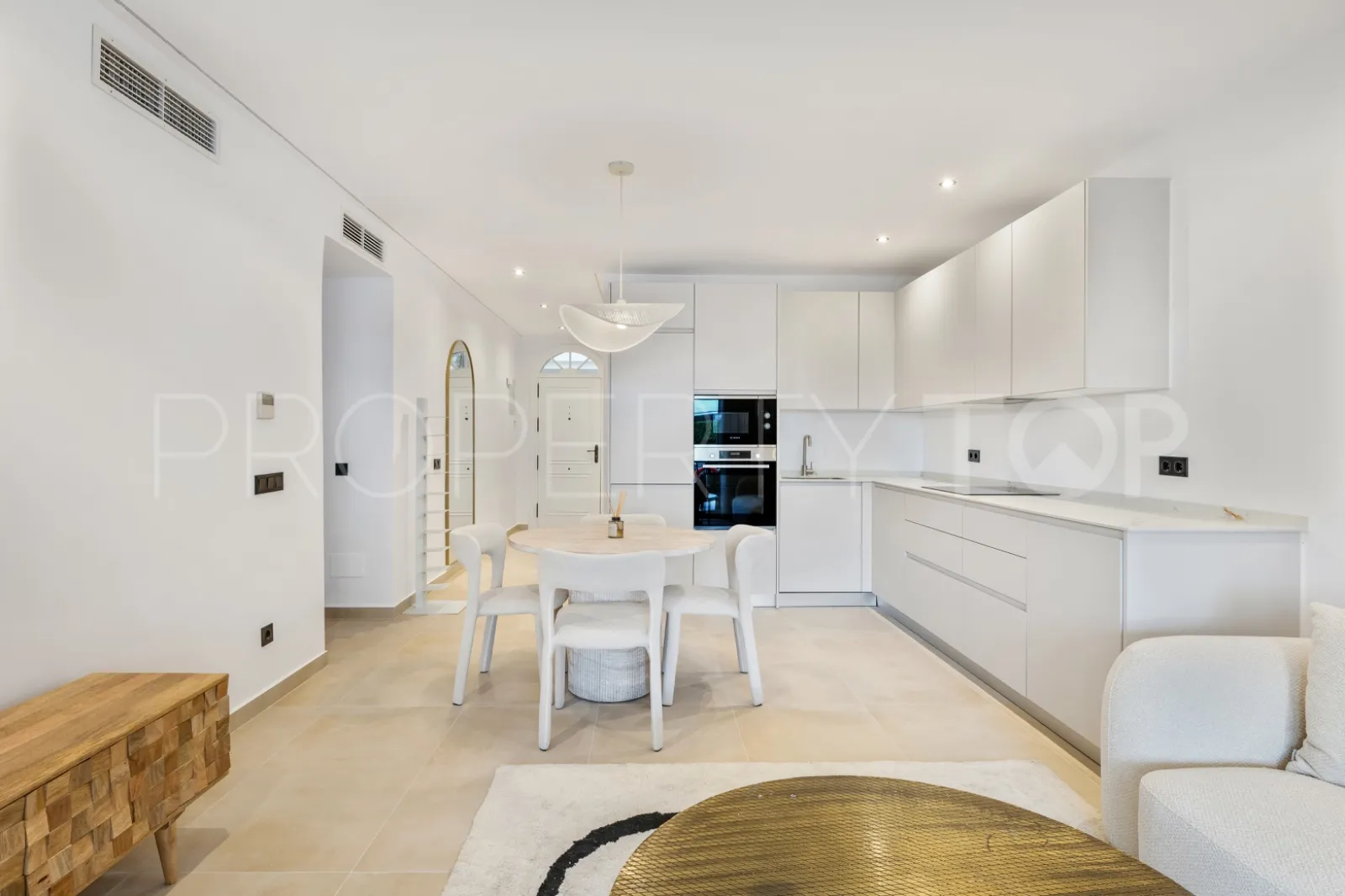 Apartamento con 3 dormitorios en venta en Nueva Andalucia
