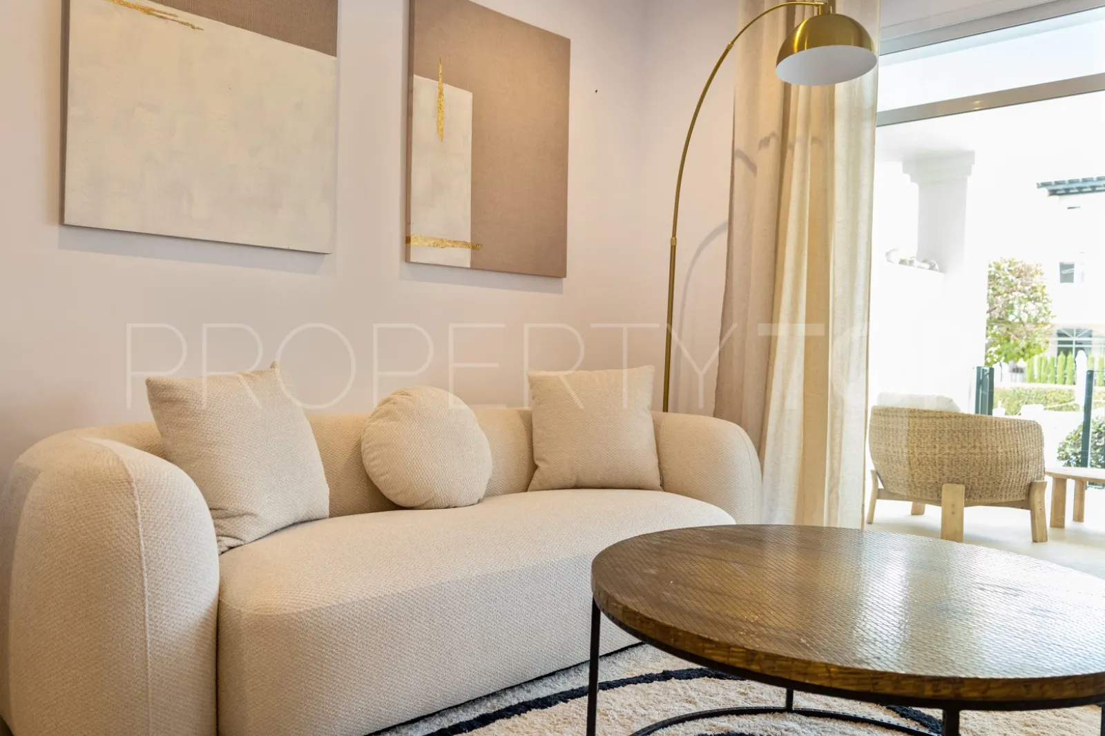 Apartamento con 3 dormitorios en venta en Nueva Andalucia