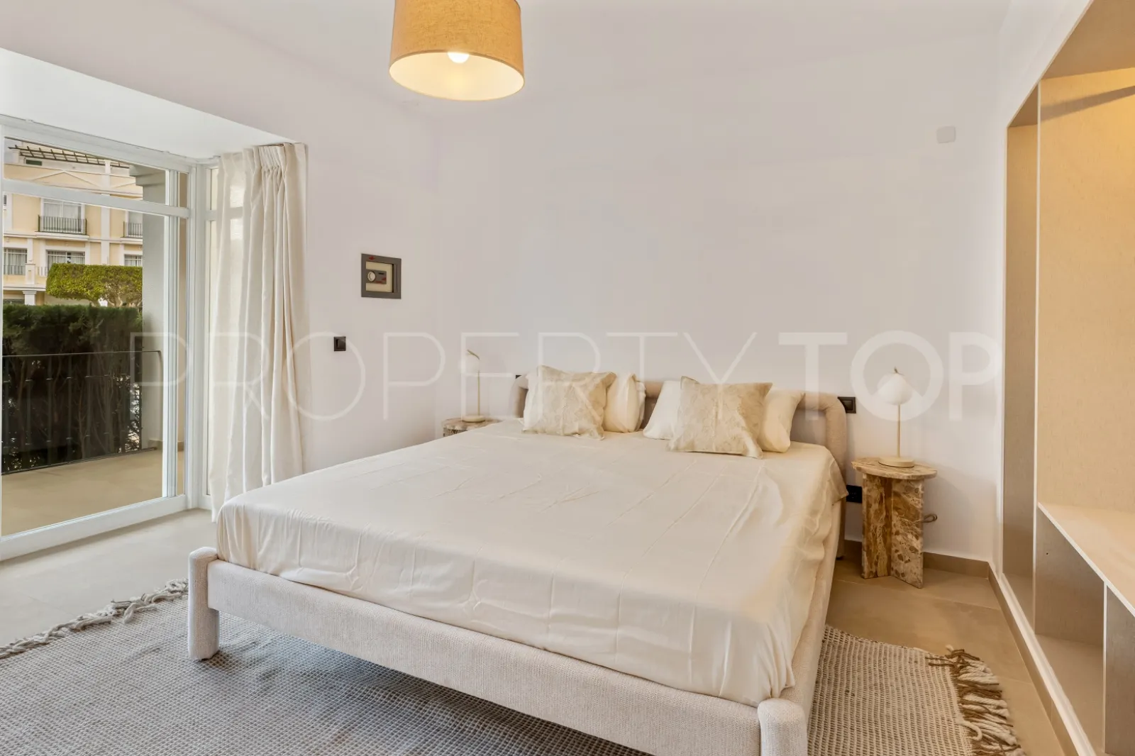 Apartamento con 3 dormitorios en venta en Nueva Andalucia