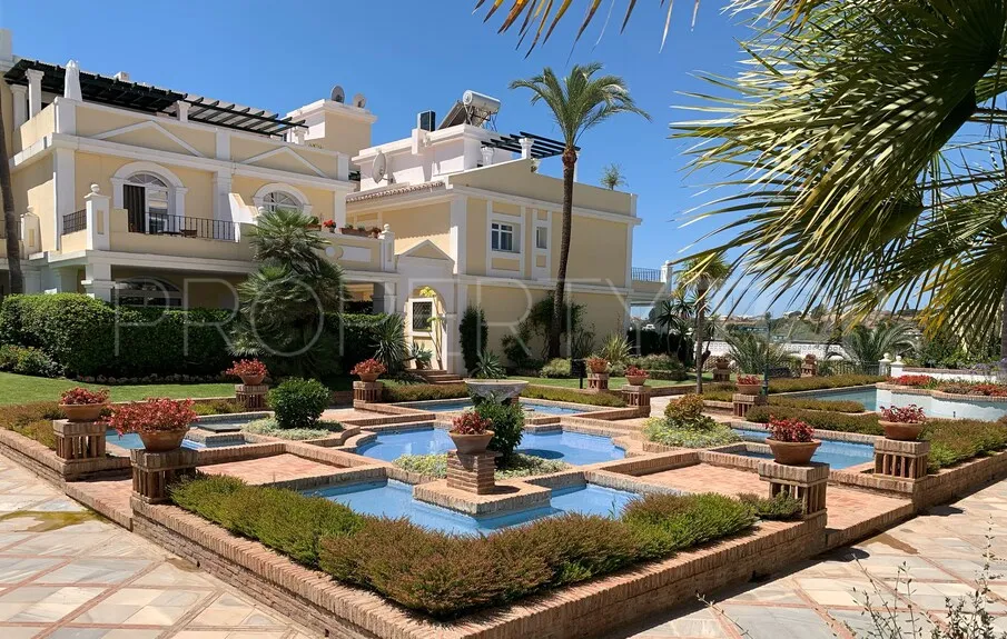 Apartamento con 3 dormitorios en venta en Nueva Andalucia
