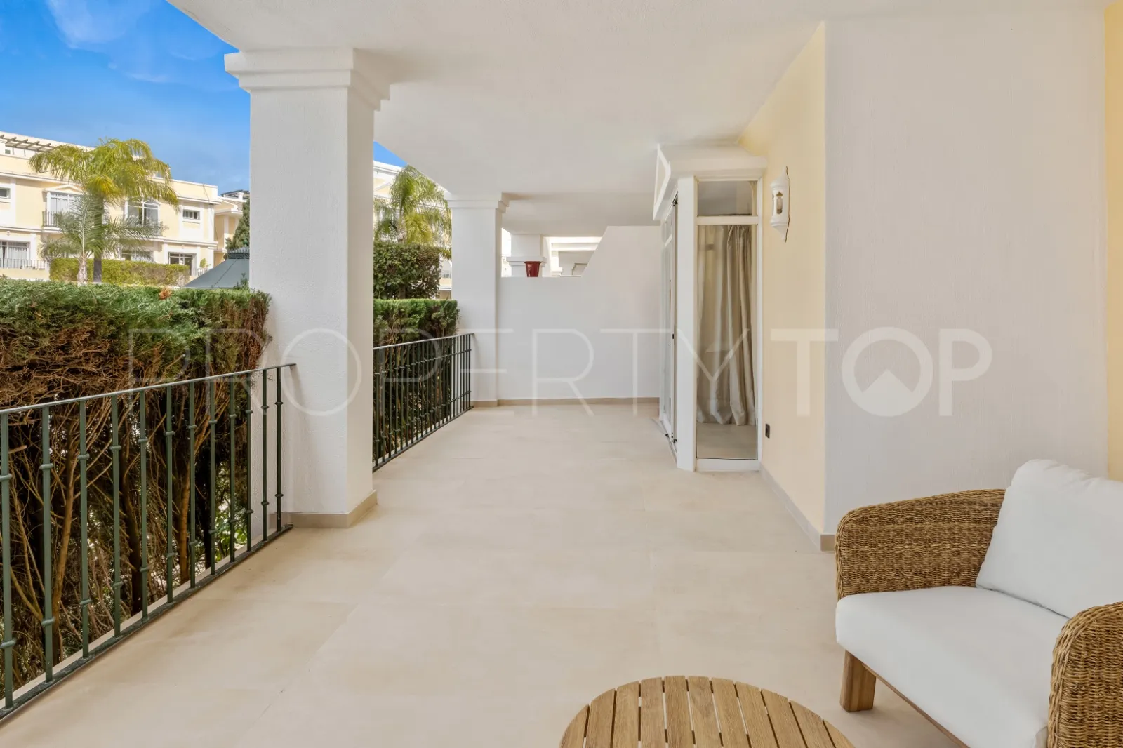Apartamento con 3 dormitorios en venta en Nueva Andalucia
