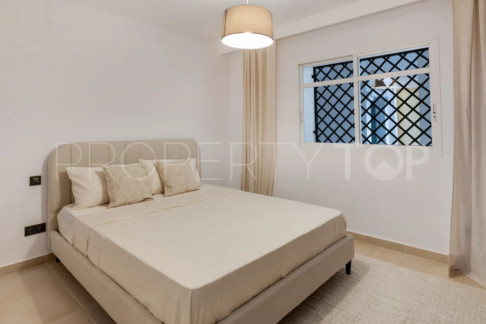 Apartamento con 3 dormitorios en venta en Nueva Andalucia