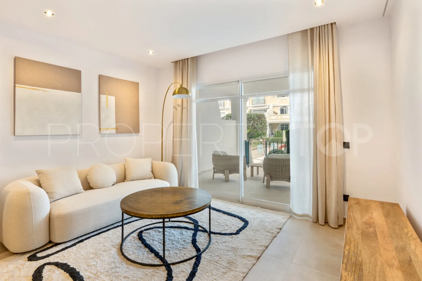Apartamento con 3 dormitorios en venta en Nueva Andalucia