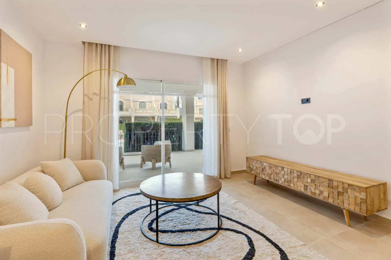 Apartamento con 3 dormitorios en venta en Nueva Andalucia