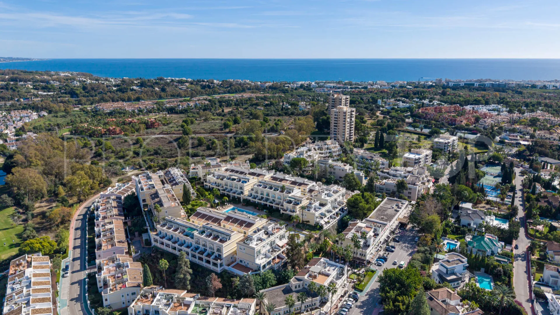 Apartamento con 3 dormitorios en venta en Nueva Andalucia