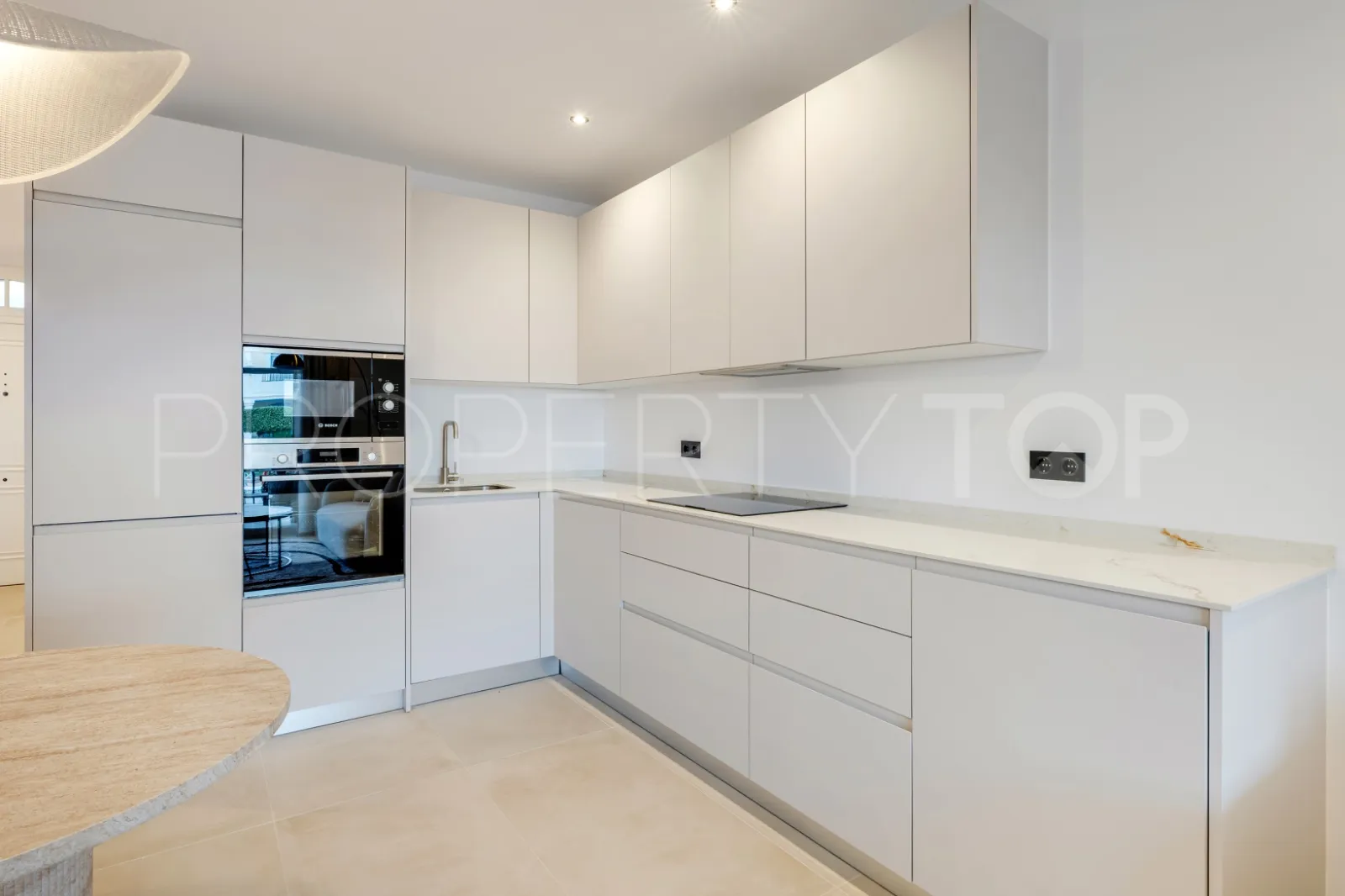 Apartamento con 3 dormitorios en venta en Nueva Andalucia