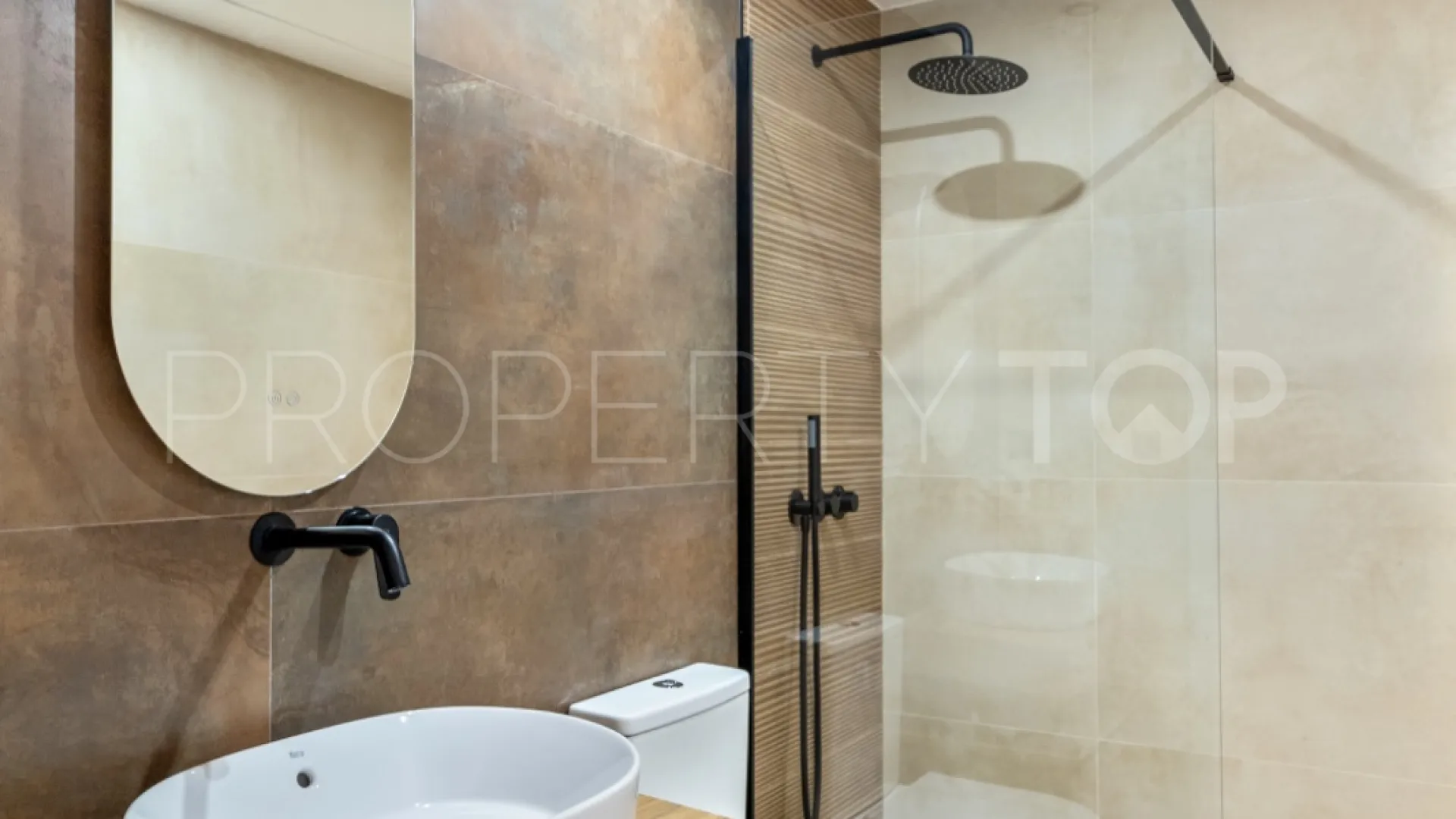 Apartamento con 3 dormitorios en venta en Nueva Andalucia