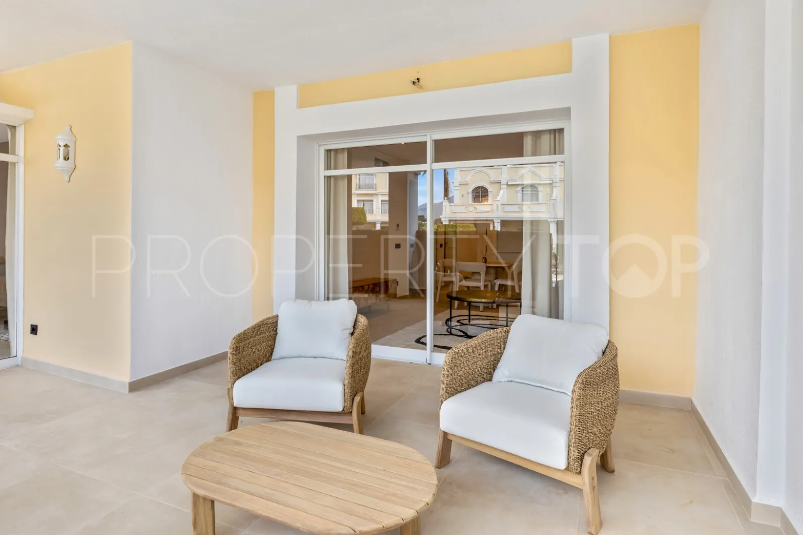 Apartamento con 3 dormitorios en venta en Nueva Andalucia