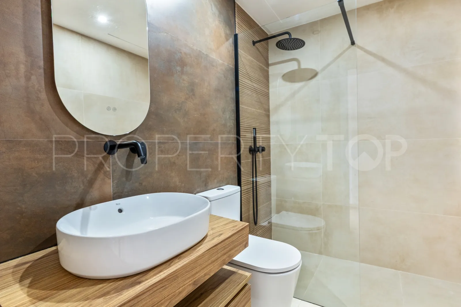 Apartamento con 3 dormitorios en venta en Nueva Andalucia