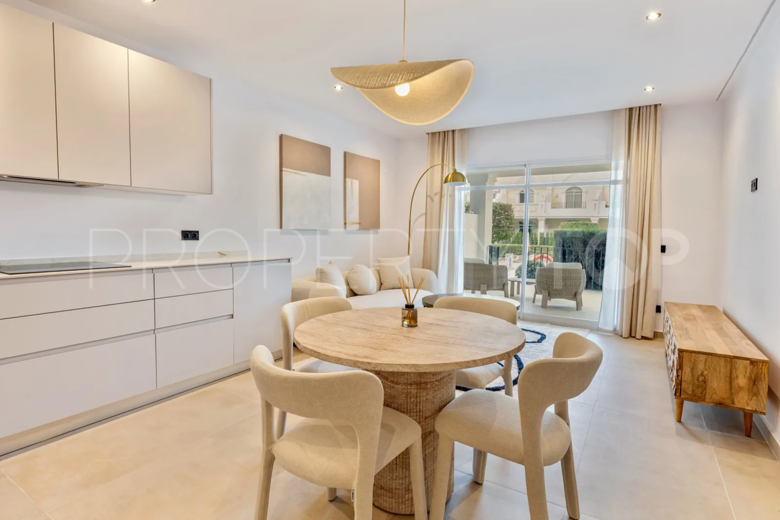 Apartamento con 3 dormitorios en venta en Nueva Andalucia