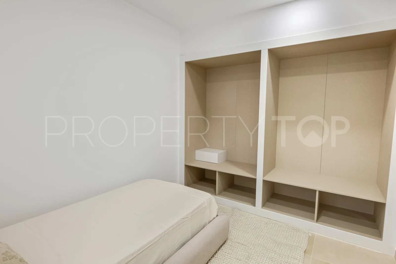 Apartamento con 3 dormitorios en venta en Nueva Andalucia