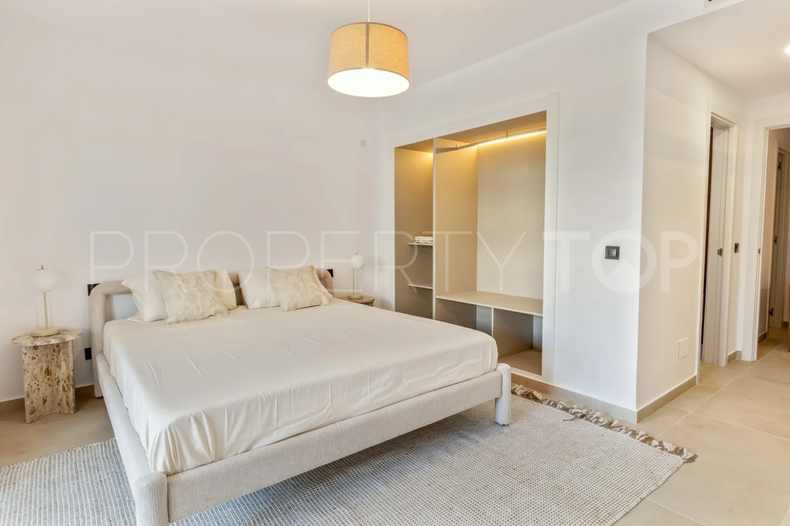 Apartamento con 3 dormitorios en venta en Nueva Andalucia