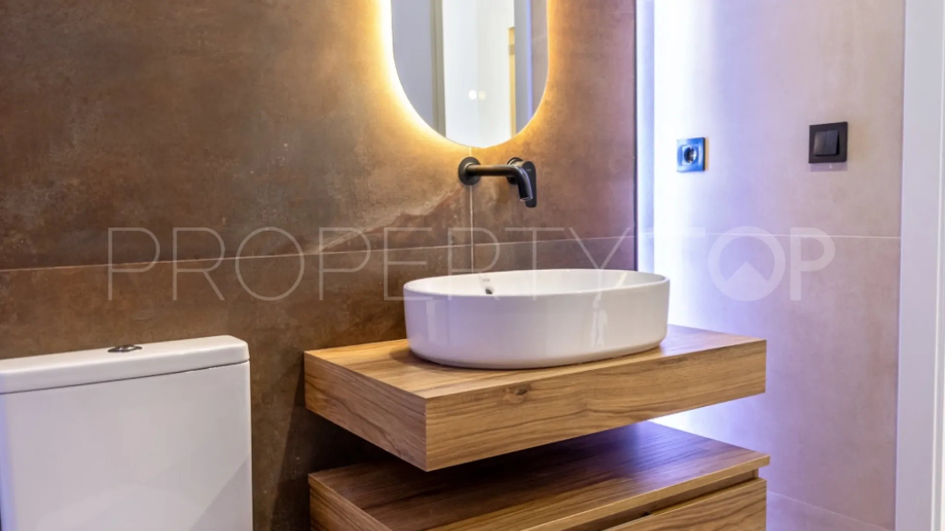 Apartamento con 3 dormitorios en venta en Nueva Andalucia