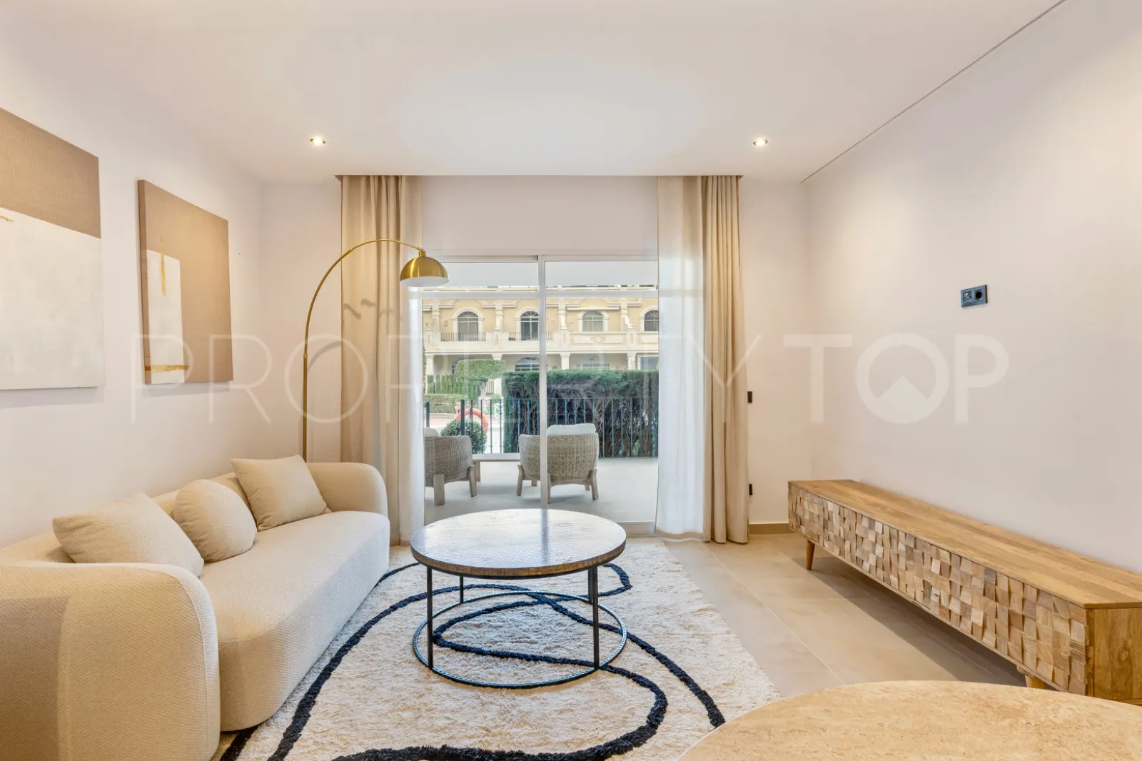 Apartamento con 3 dormitorios en venta en Nueva Andalucia
