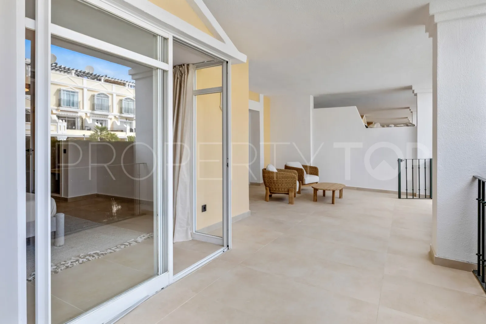 Apartamento con 3 dormitorios en venta en Nueva Andalucia