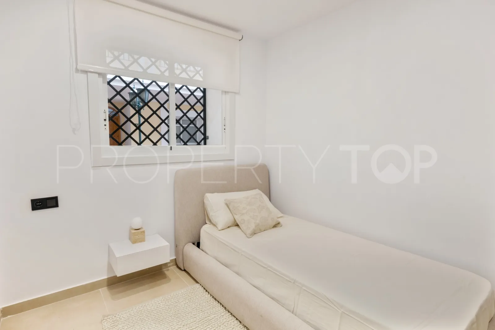 Apartamento con 3 dormitorios en venta en Nueva Andalucia