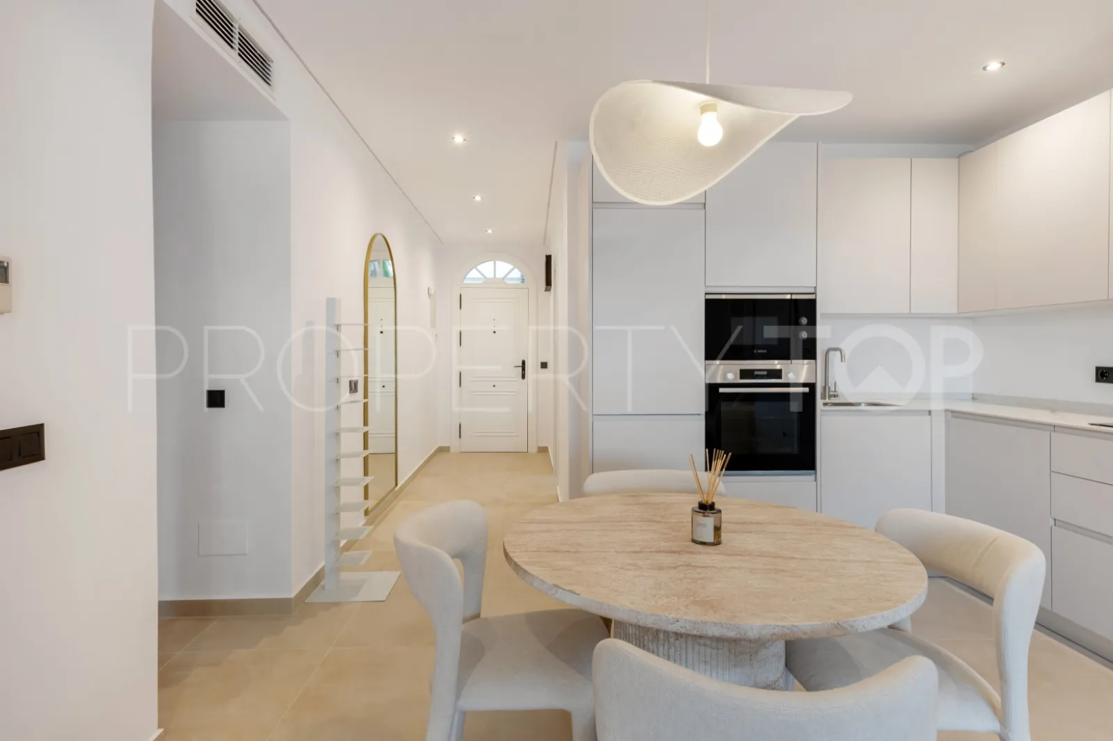 Apartamento con 3 dormitorios en venta en Nueva Andalucia
