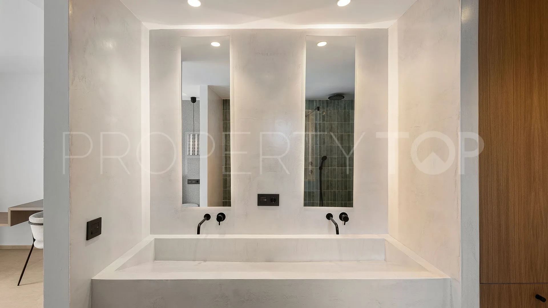 For sale Aloha Gardens penthouse
