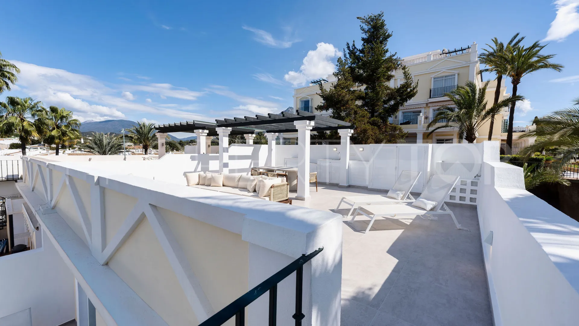 For sale Aloha Gardens penthouse