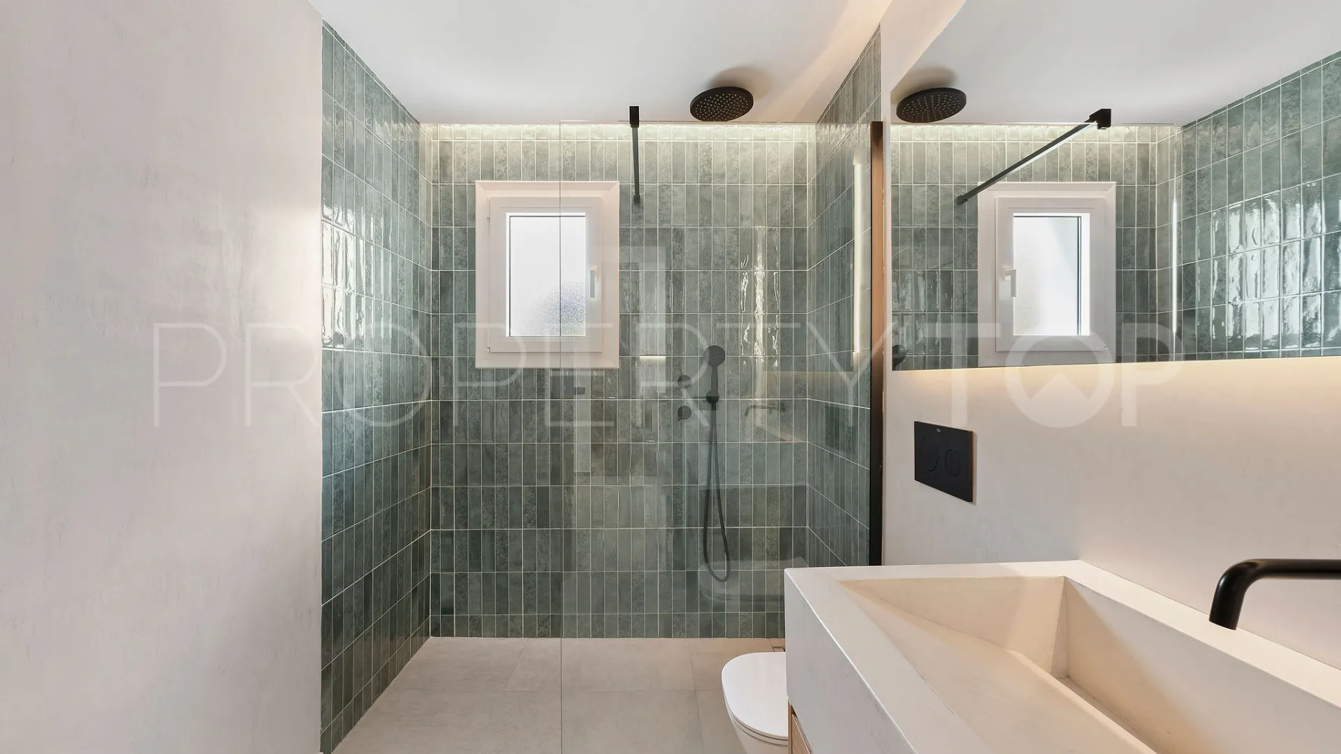 For sale Aloha Gardens penthouse