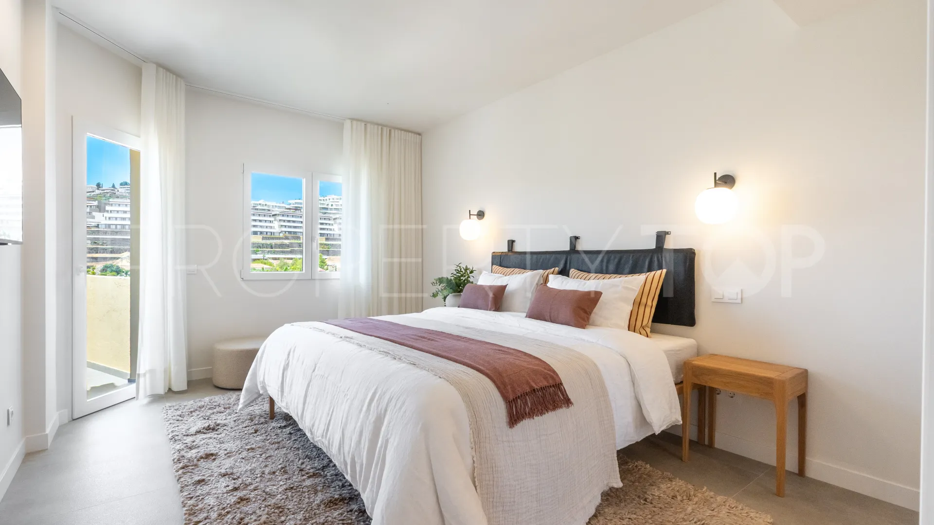 Buy La Quinta Hills duplex with 3 bedrooms