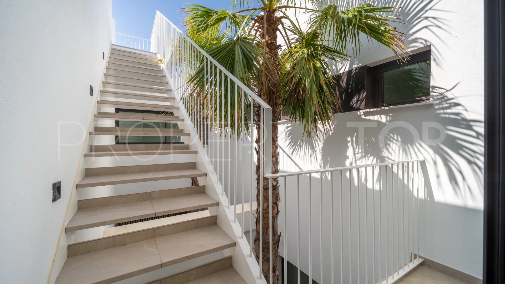 Apartment for sale in Marbella East