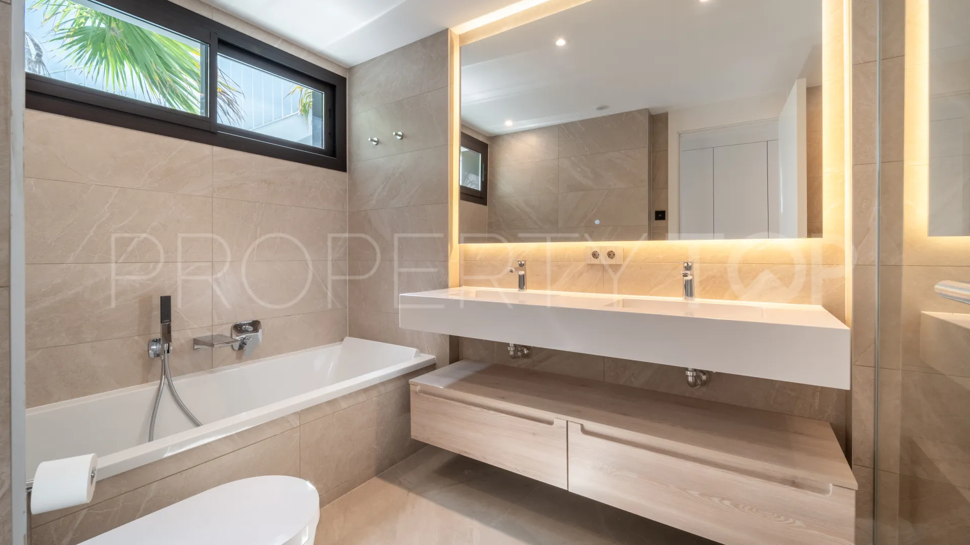 Apartment for sale in Marbella East