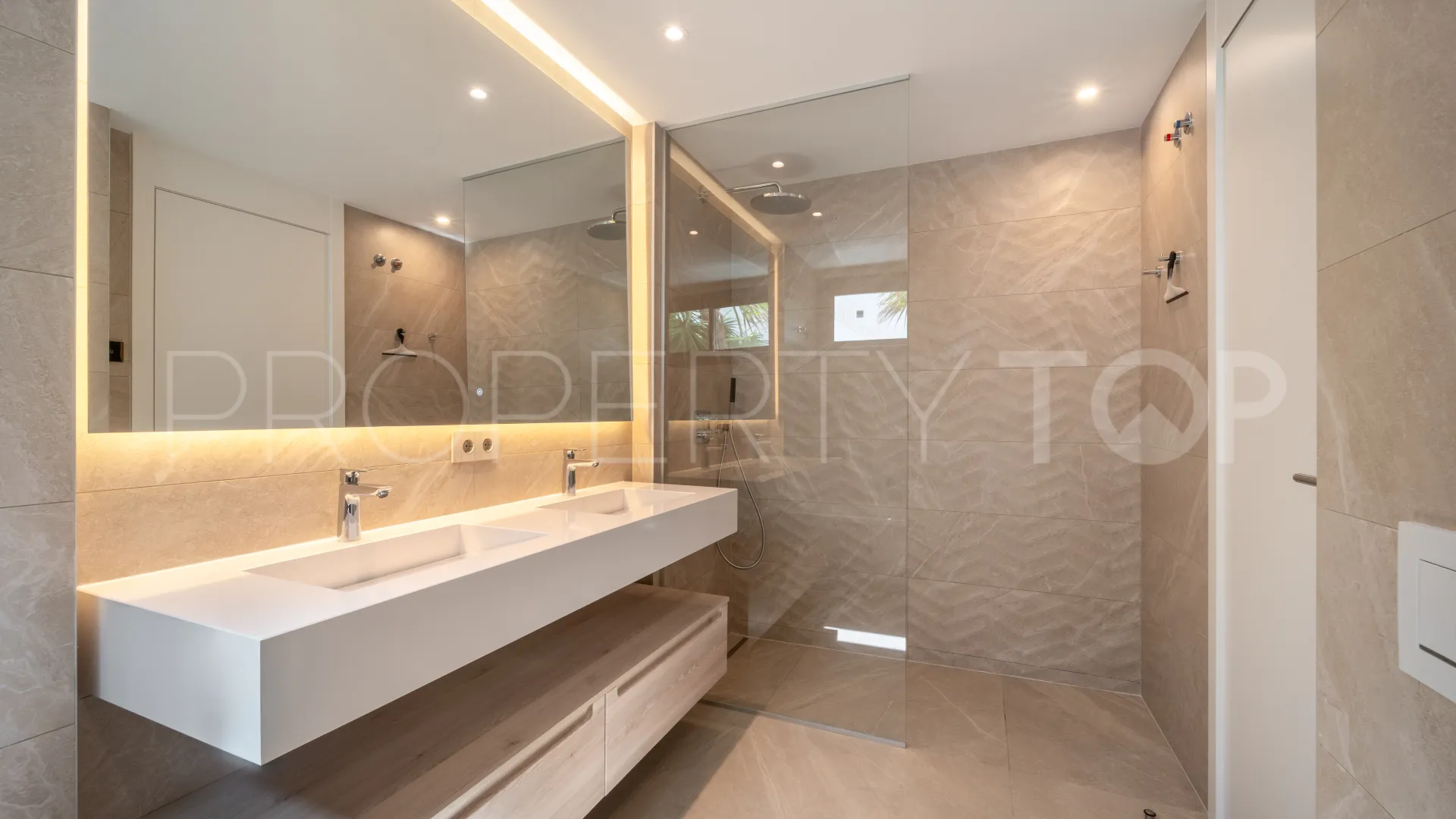 Apartment for sale in Marbella East