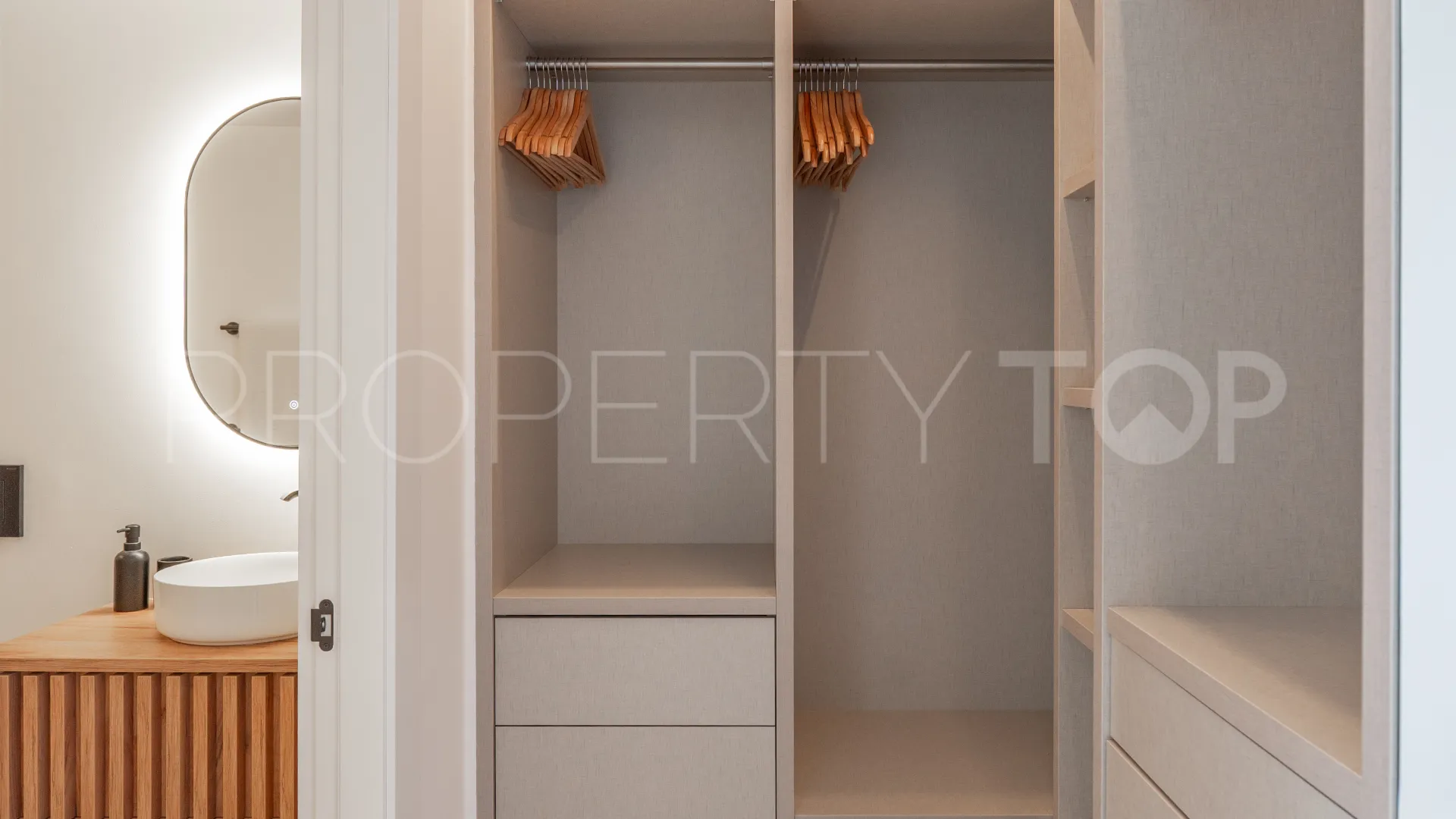 Town house in Balcón del Golf for sale
