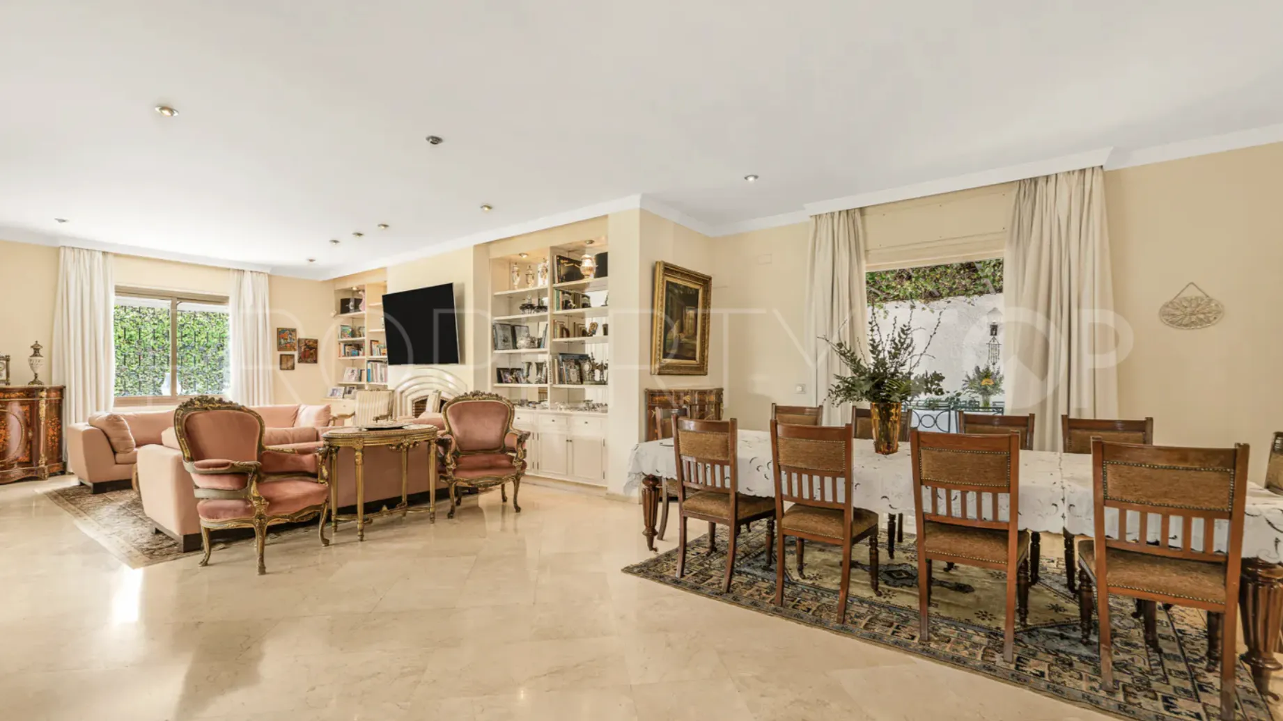 For sale villa in Los Monteros Playa with 5 bedrooms