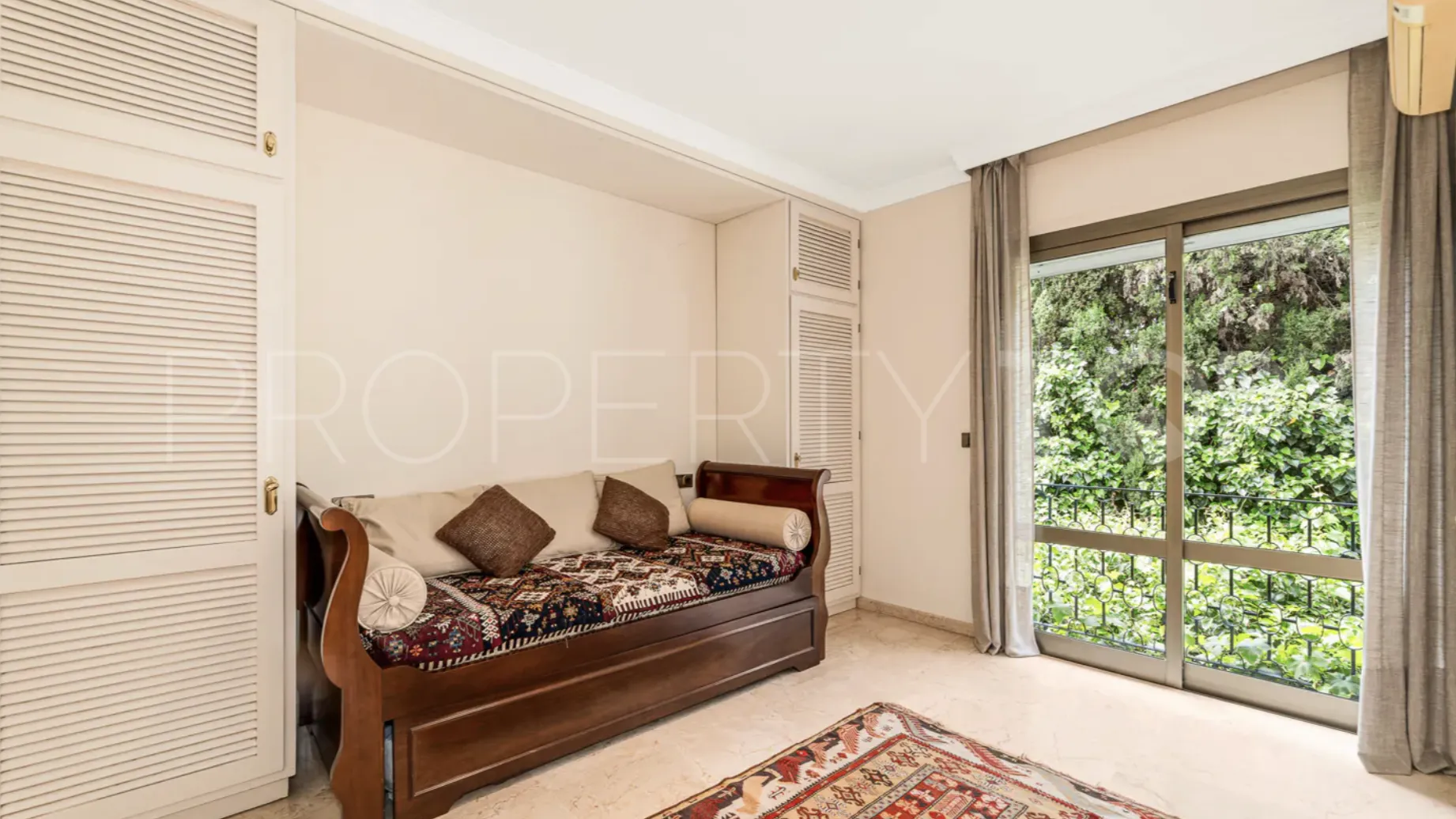 For sale villa in Los Monteros Playa with 5 bedrooms