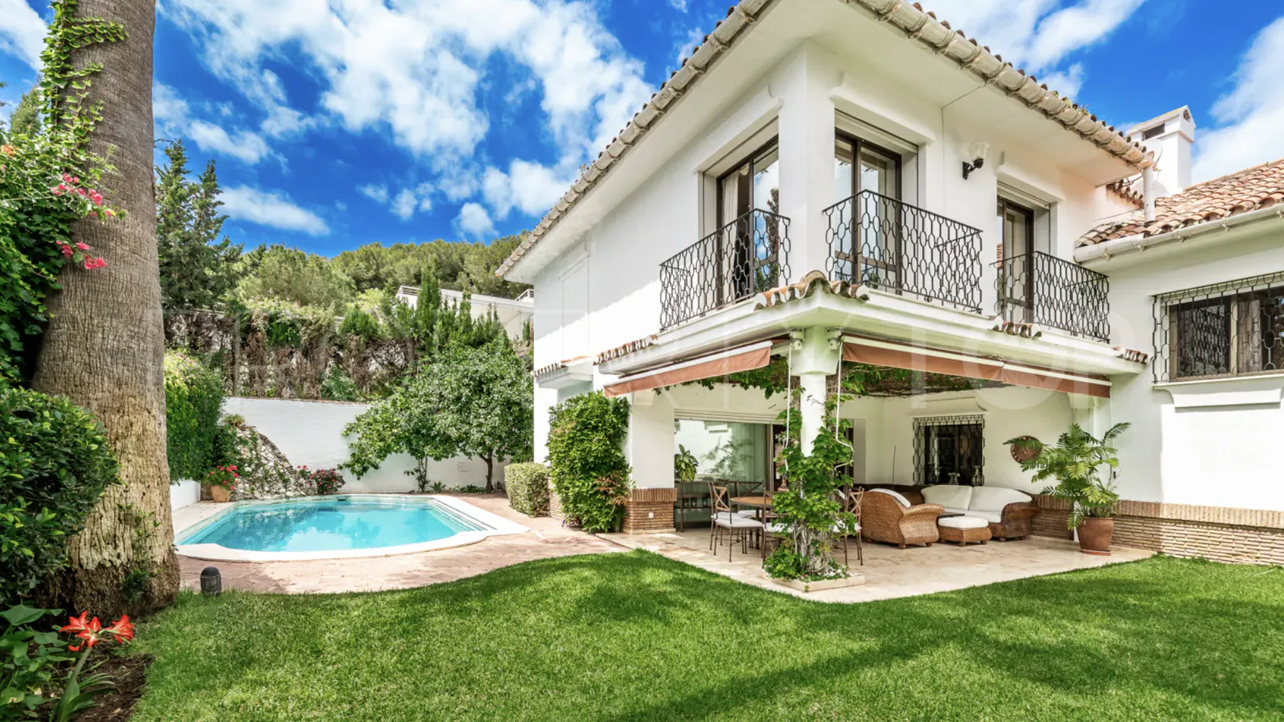 For sale villa in Los Monteros Playa with 5 bedrooms