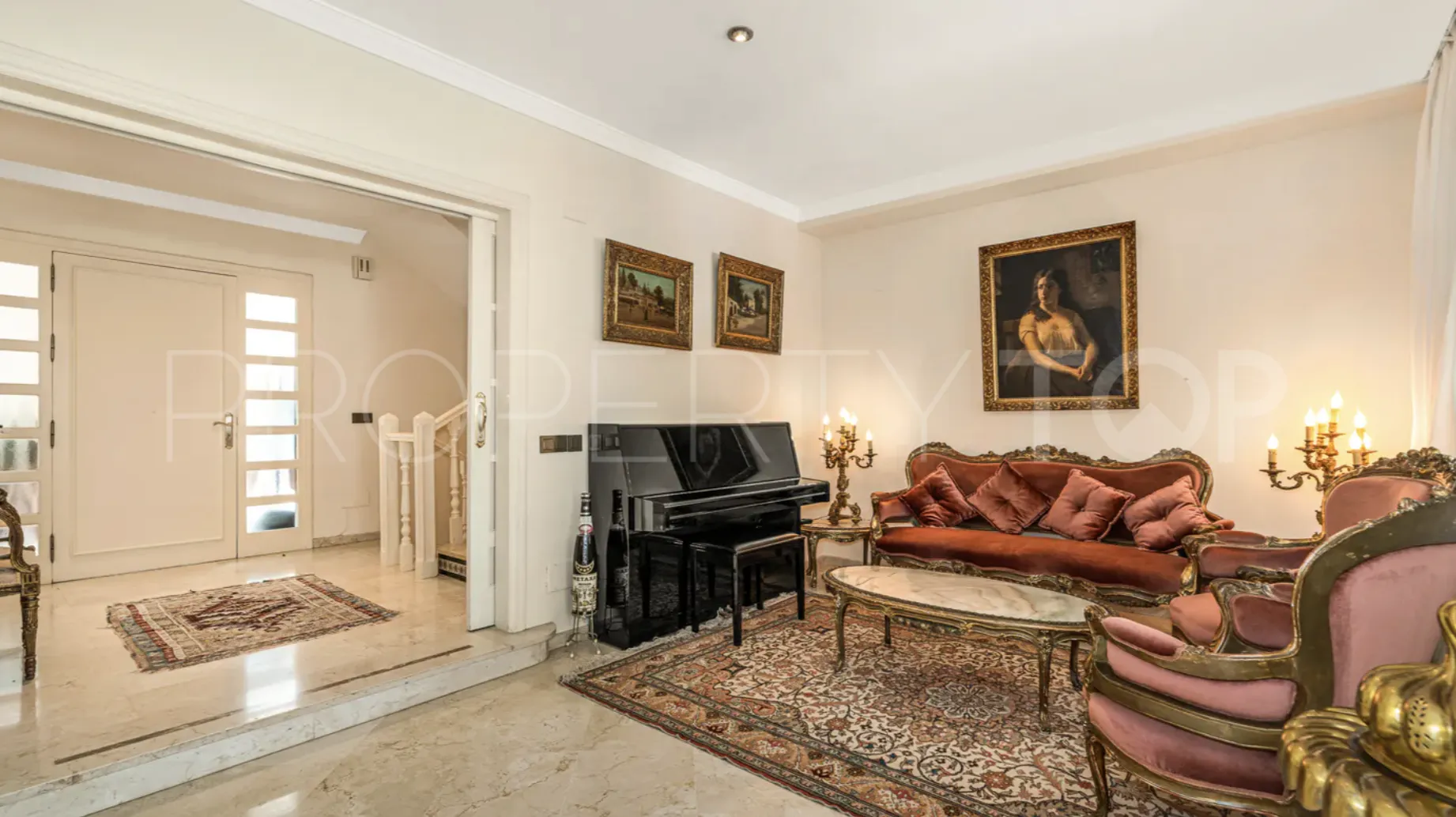 For sale villa in Los Monteros Playa with 5 bedrooms