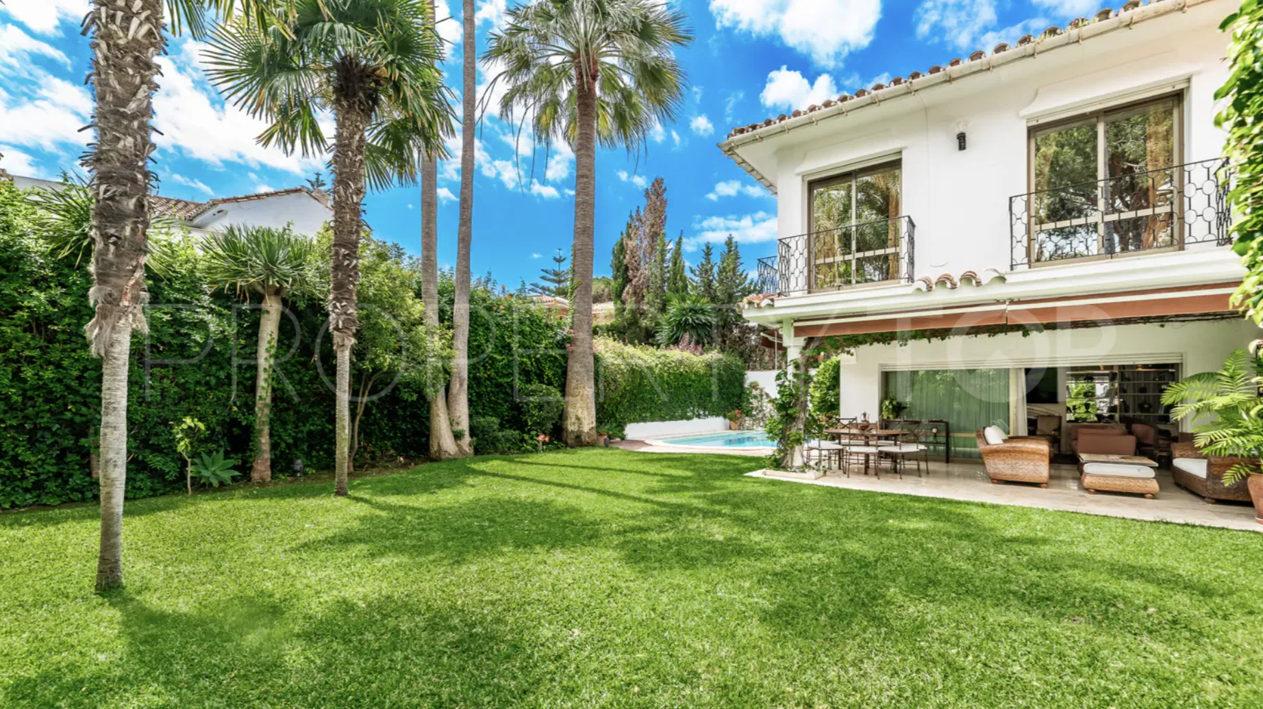 For sale villa in Los Monteros Playa with 5 bedrooms