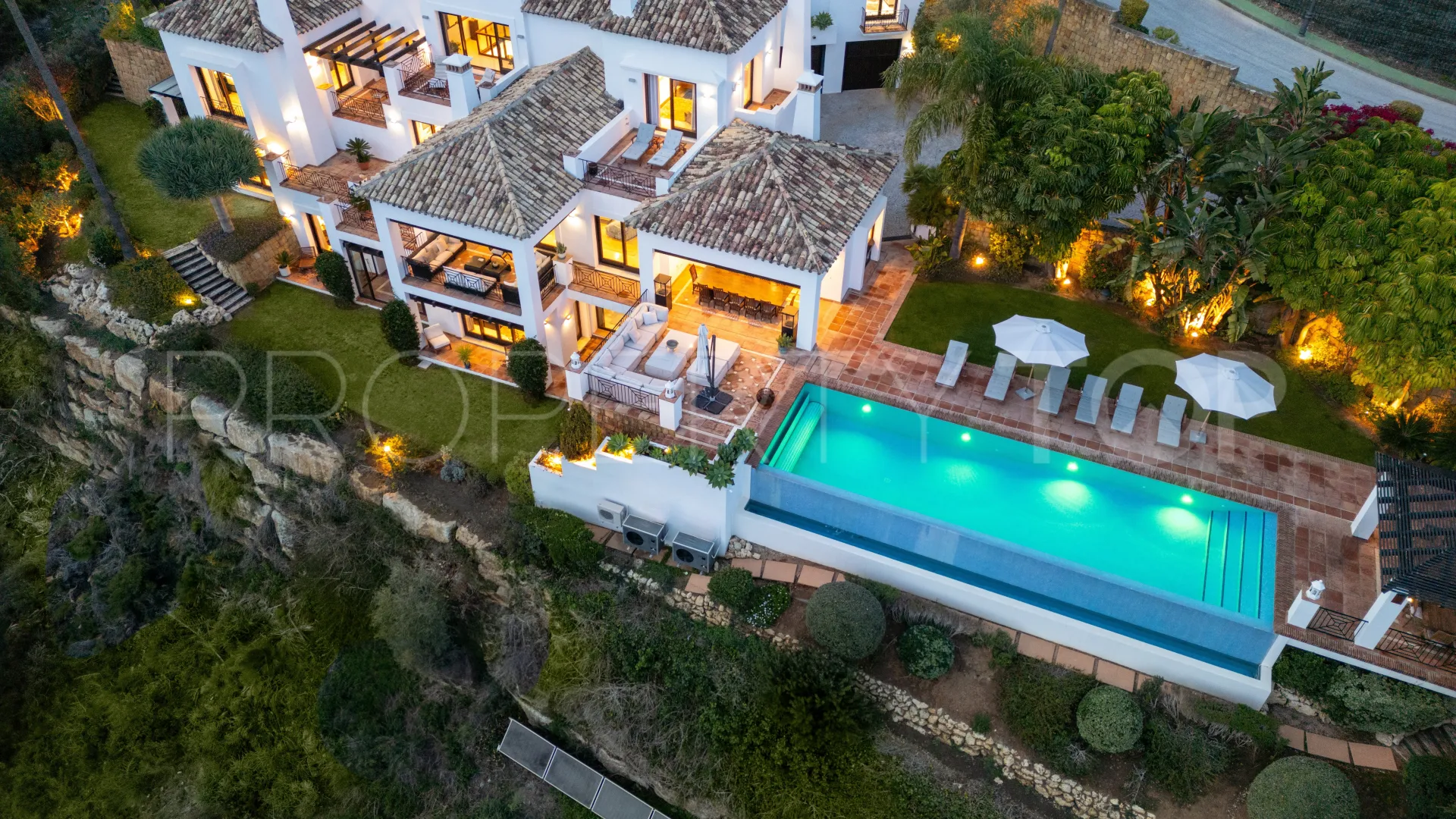 Buy 7 bedrooms villa in Lomas de La Quinta