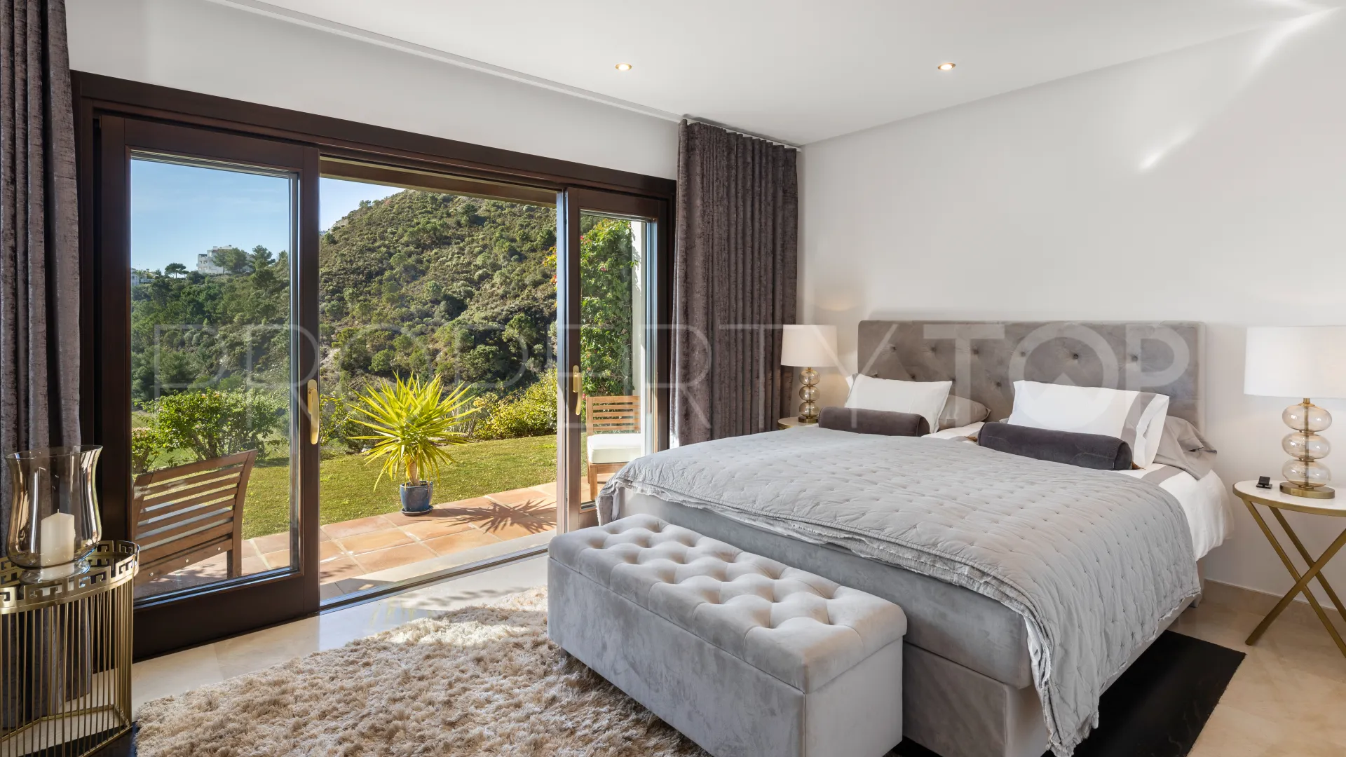 Buy 7 bedrooms villa in Lomas de La Quinta