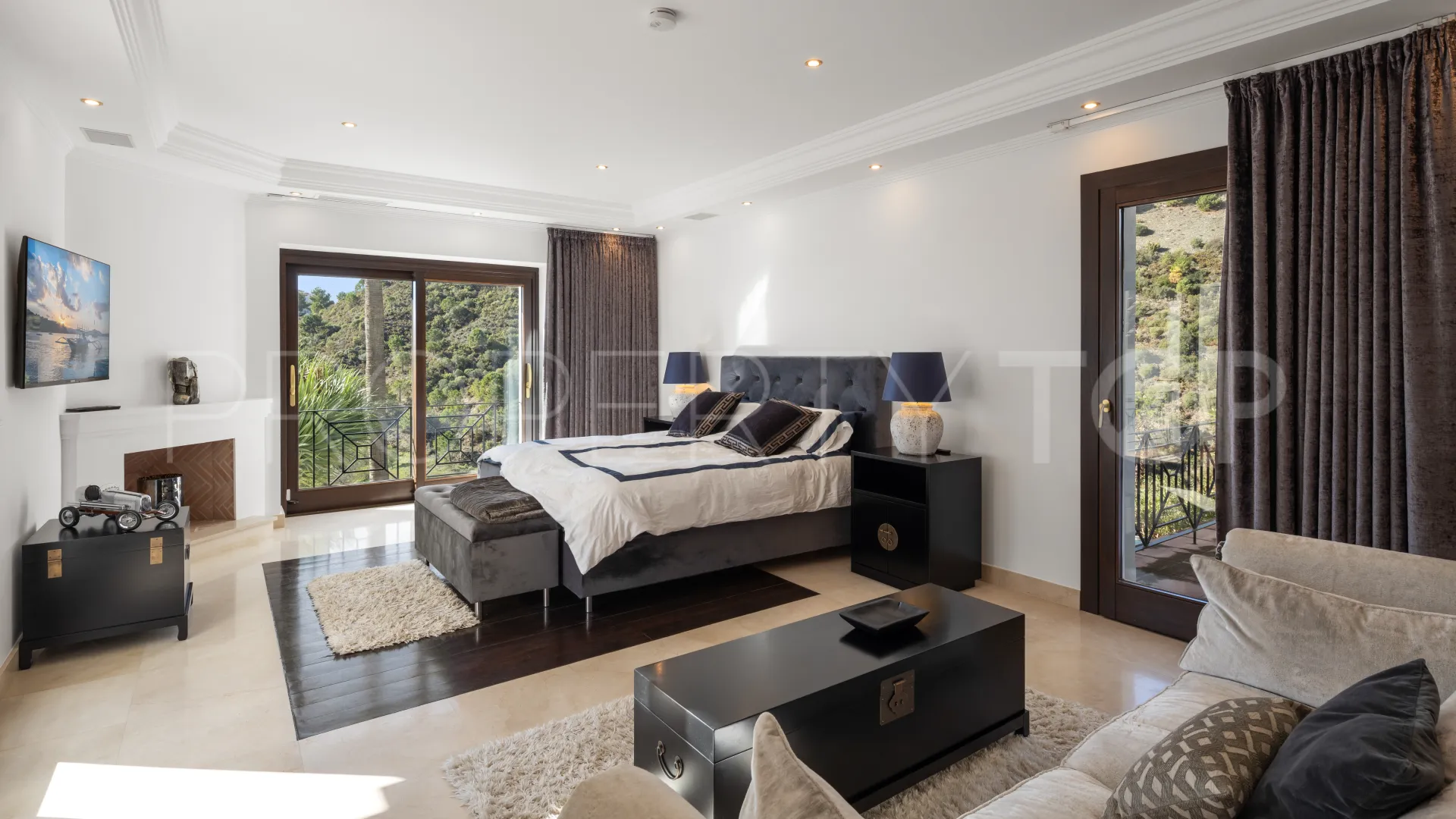 Buy 7 bedrooms villa in Lomas de La Quinta