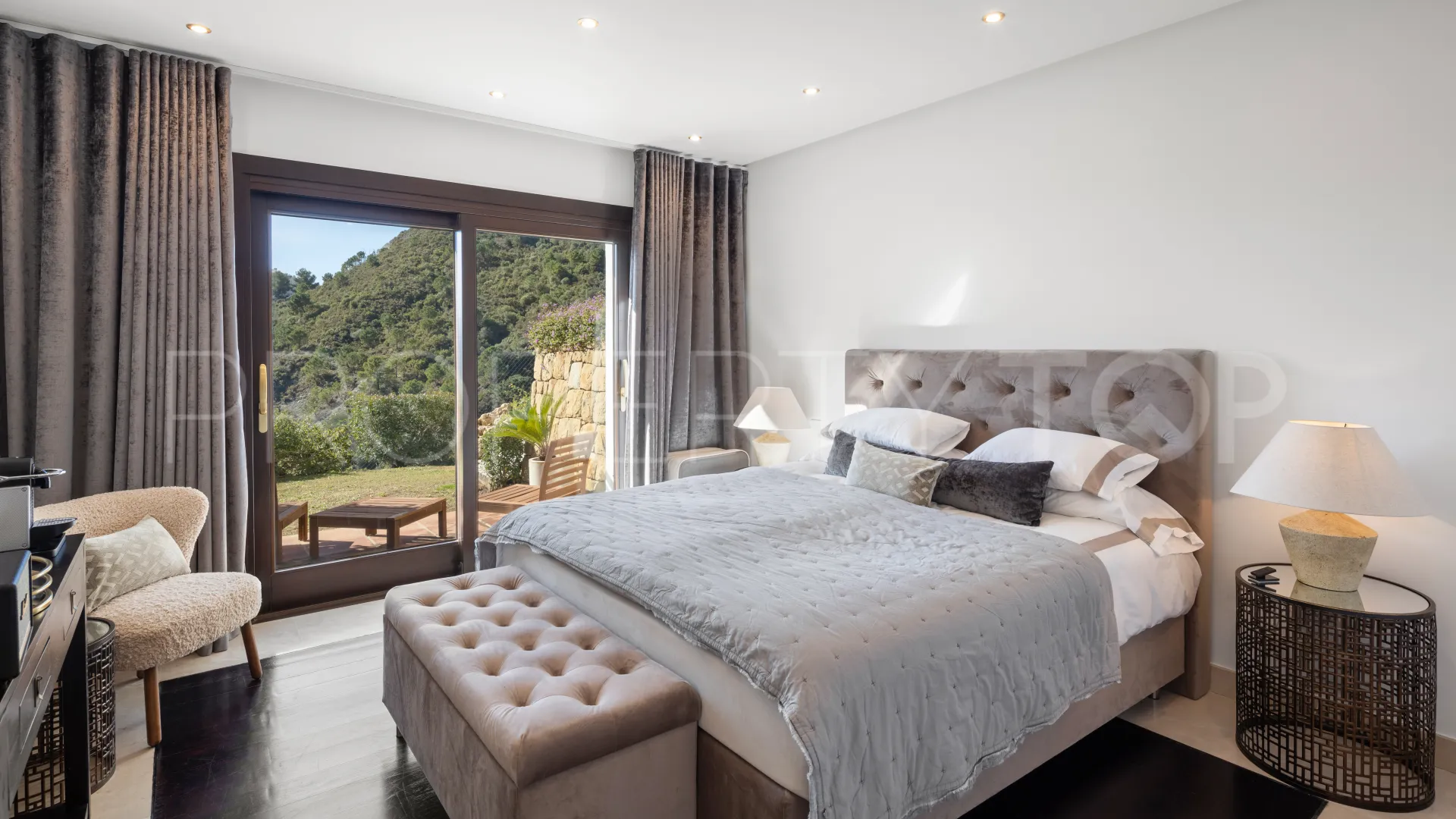 Buy 7 bedrooms villa in Lomas de La Quinta