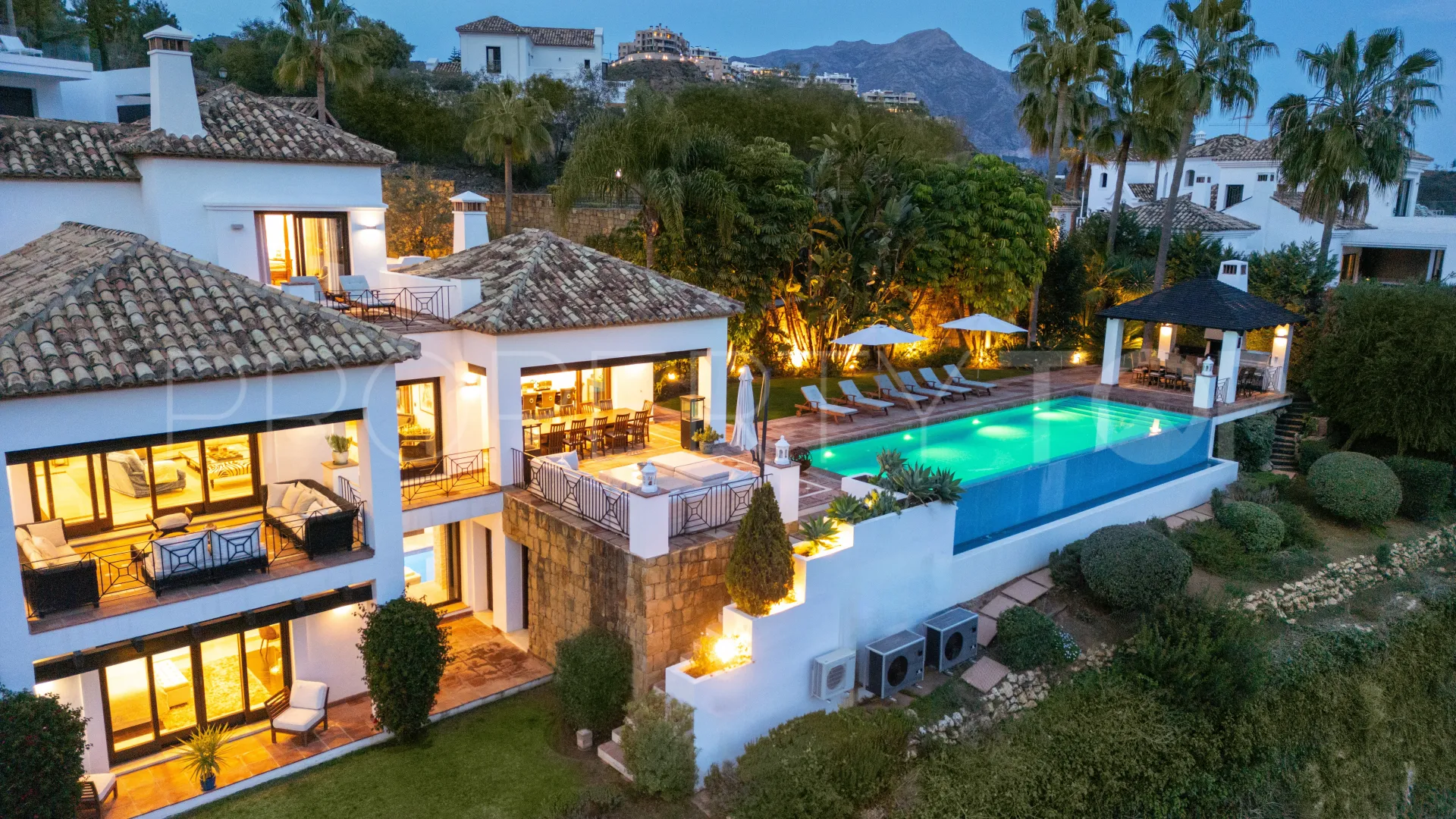 Buy 7 bedrooms villa in Lomas de La Quinta