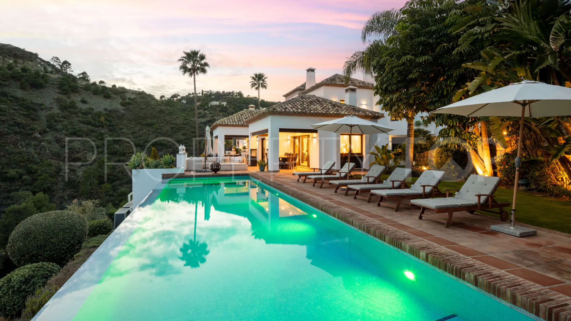 Buy 7 bedrooms villa in Lomas de La Quinta