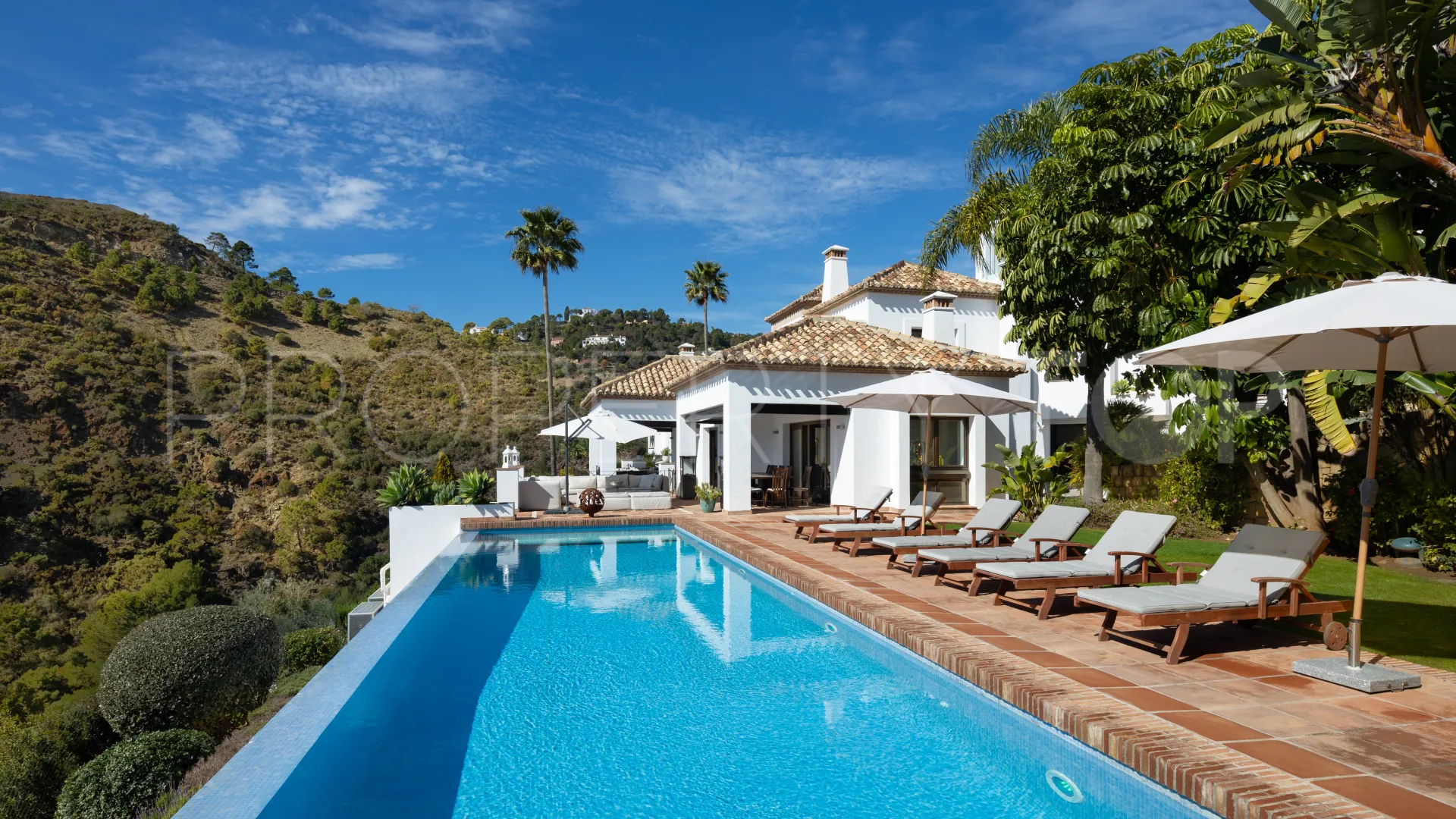 Buy 7 bedrooms villa in Lomas de La Quinta