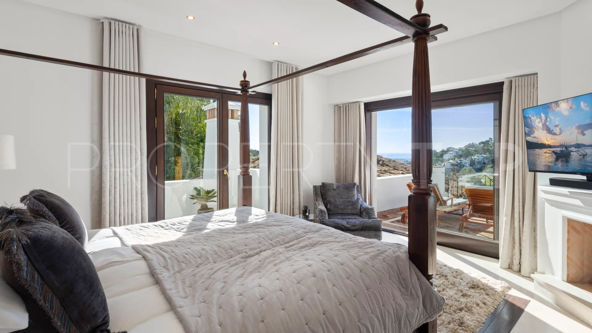 Buy 7 bedrooms villa in Lomas de La Quinta