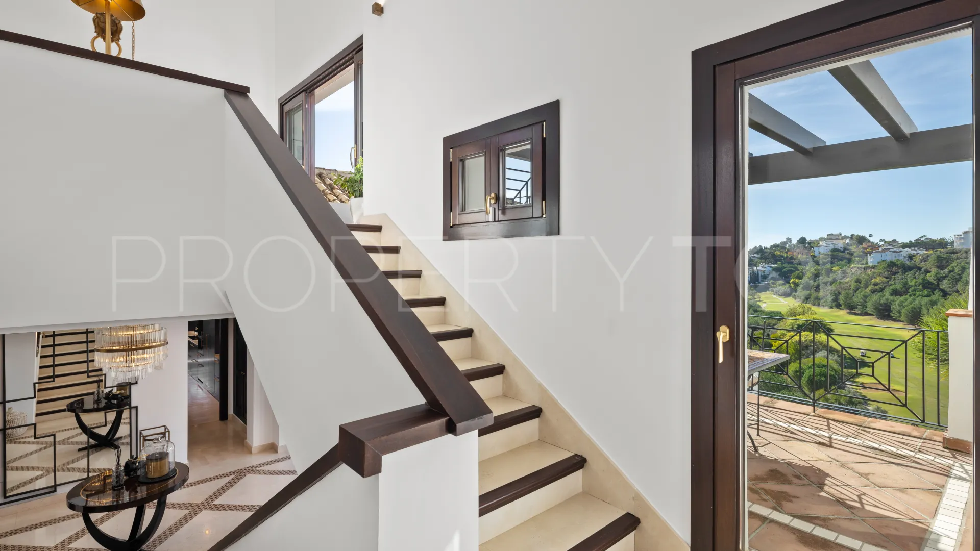 Buy 7 bedrooms villa in Lomas de La Quinta
