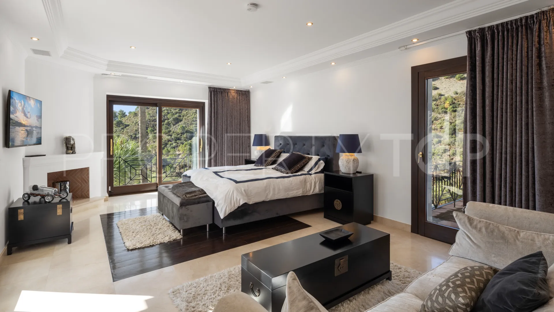 Buy 7 bedrooms villa in Lomas de La Quinta